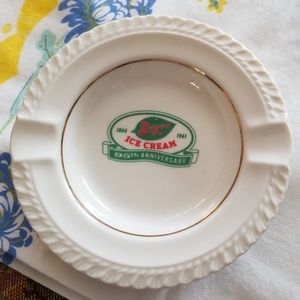 Breyer's ice cream ash tray.